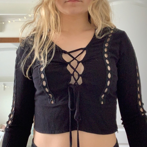 Forever 21 Tops - Forever 21 lace up cropped long sleeve